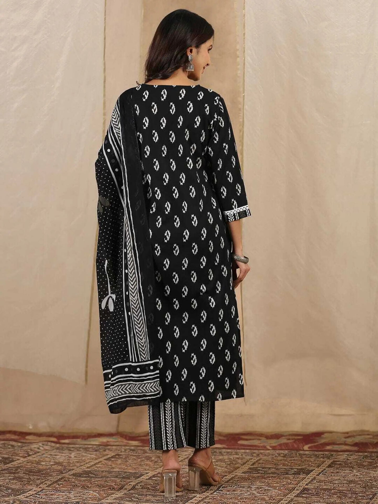 Ethnic Set Women Printed Straight Black Kurta and Pant Set With Dupatta