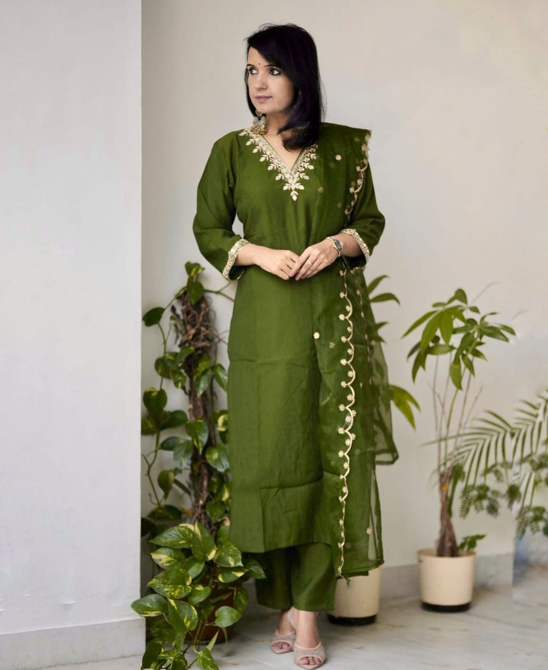 Ethnic Set Women Embroidered Straight Kurta And Pant Set With Dupatta