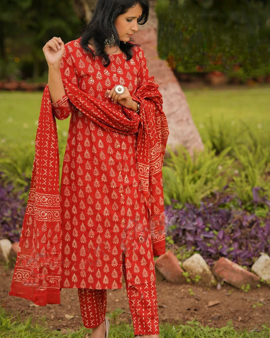 Ethnic Set Women Printed Straight Red Kurta and Pant Set With Dupatta