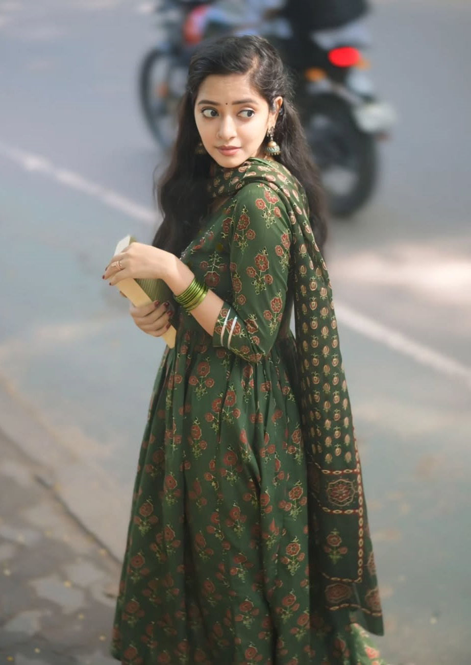 Ethnic Set Women Floral Anarkali Printed Green Kurta and Pant Set With Dupatta