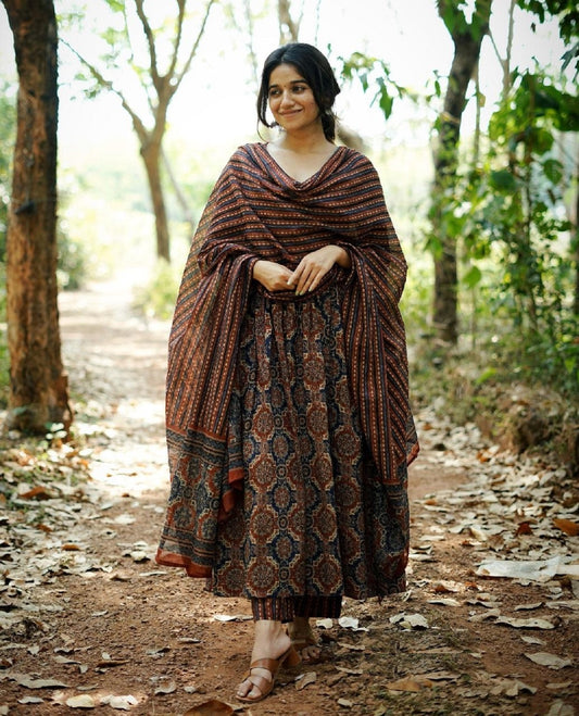 Ethnic Set Women Anarkali Printed Kurta and Pant Set With Dupatta