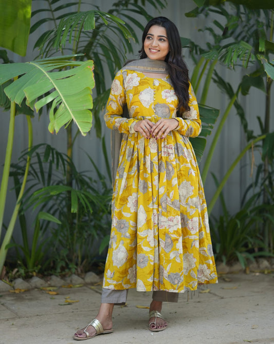 Ethnic Set Women Printed Anarkali Kurta and Pant Set With Dupatta