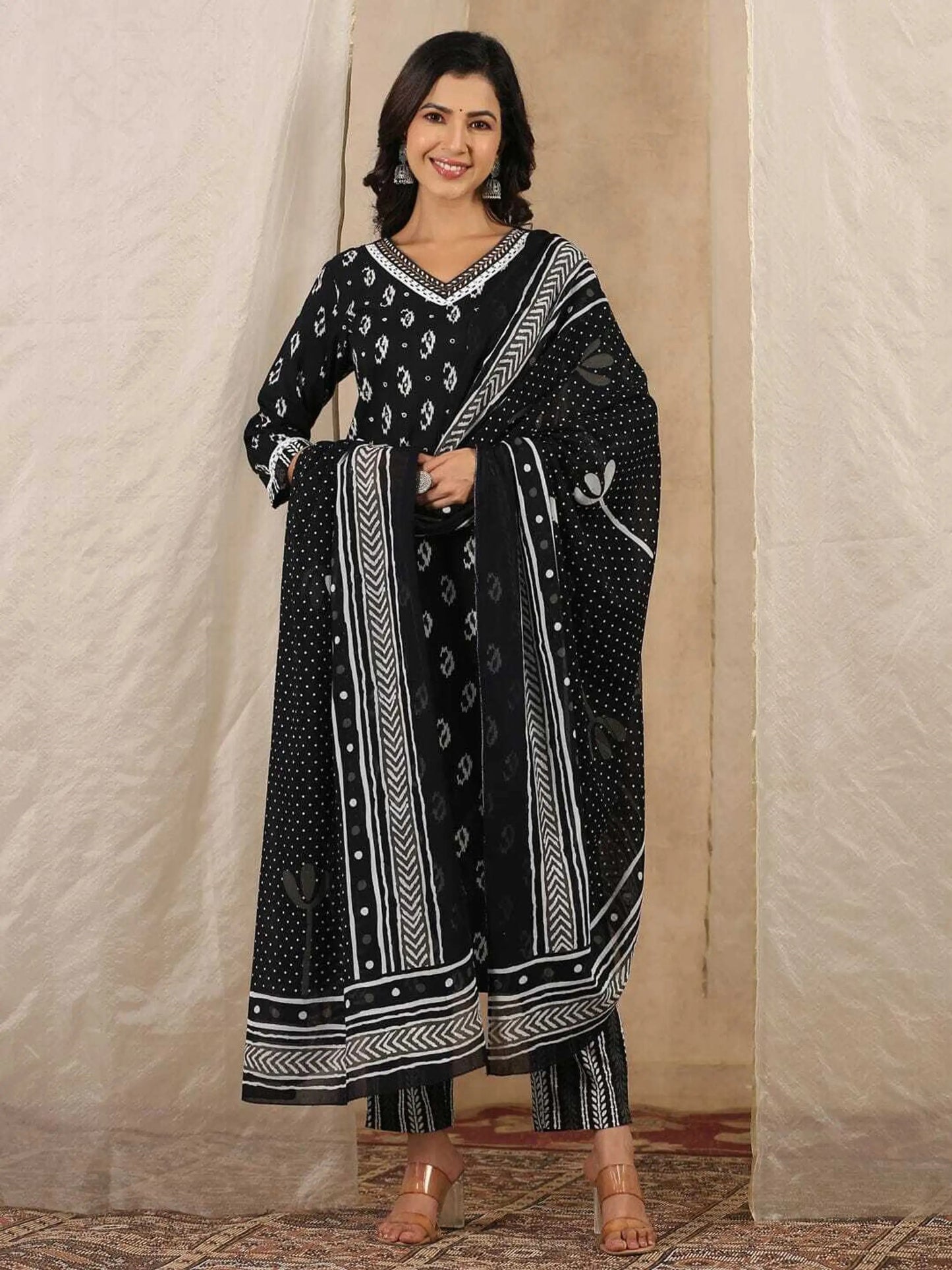 Ethnic Set Women Printed Straight Black Kurta and Pant Set With Dupatta