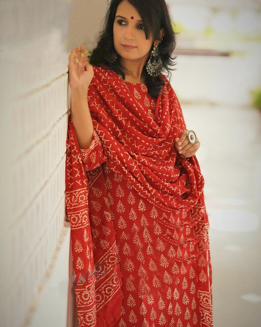 Ethnic Set Women Printed Straight Red Kurta and Pant Set With Dupatta