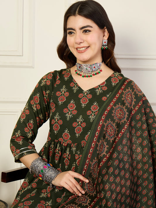 Ethnic Set Women Printed Anarkali Kurta and Pant Set With Dupatta