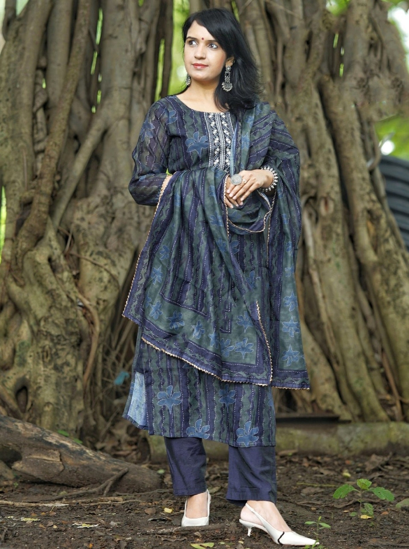 Ethnic Set Women Embroidered Straight Kurta And Pant Set With Dupatta