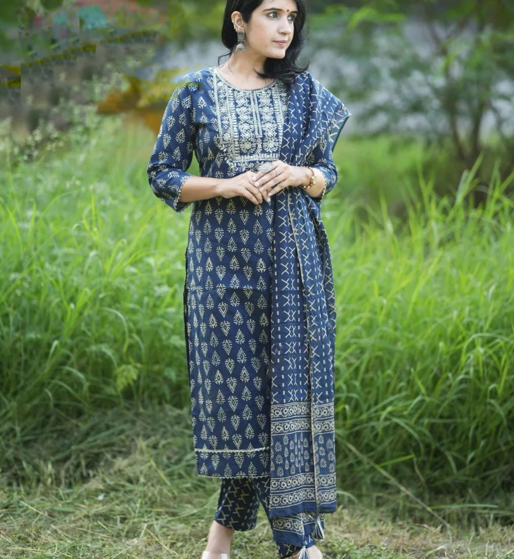 Ethnic Set Women Emboridered Kurta and Pant Set With Dupatta