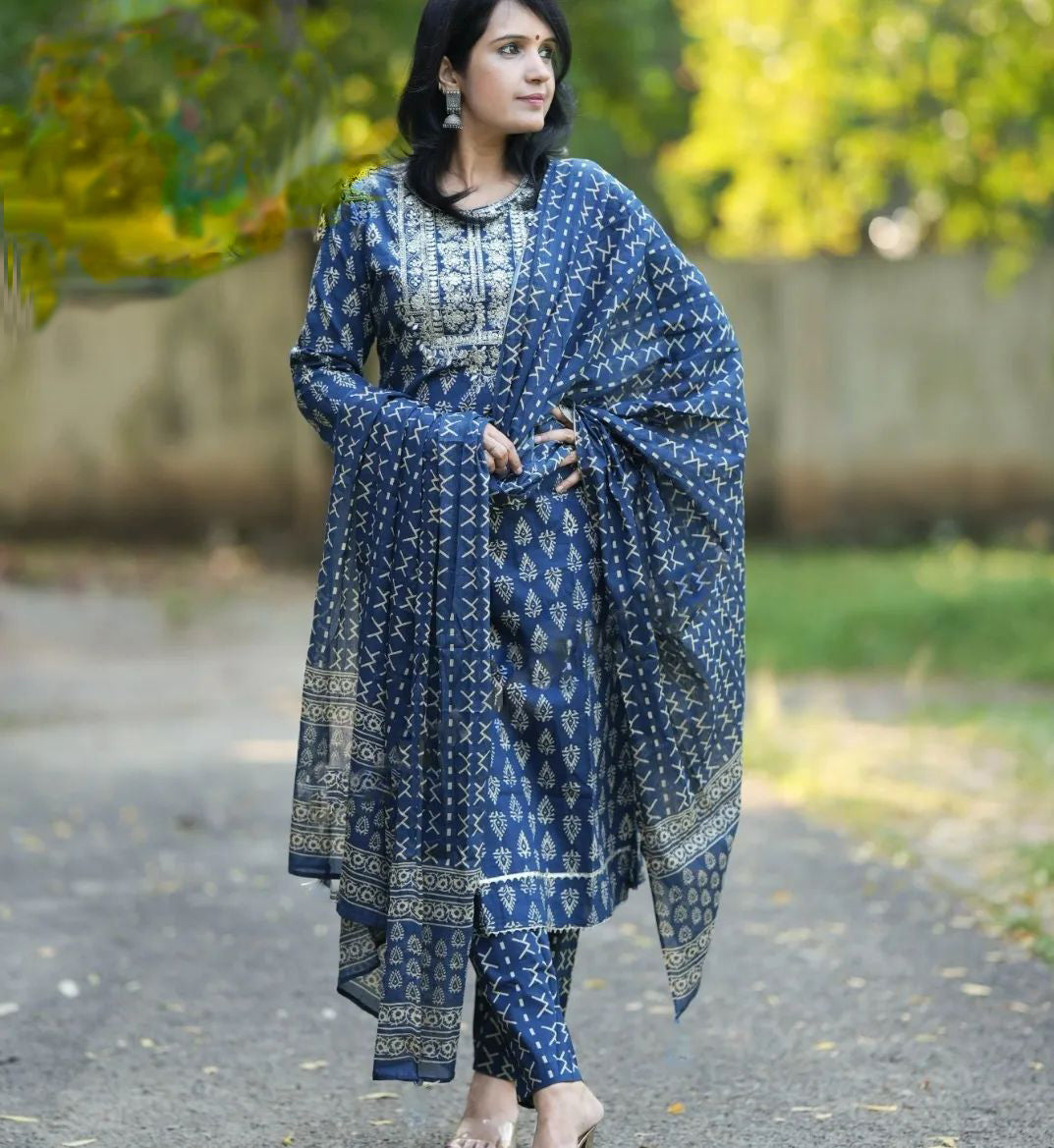Ethnic Set Women Emboridered Kurta and Pant Set With Dupatta