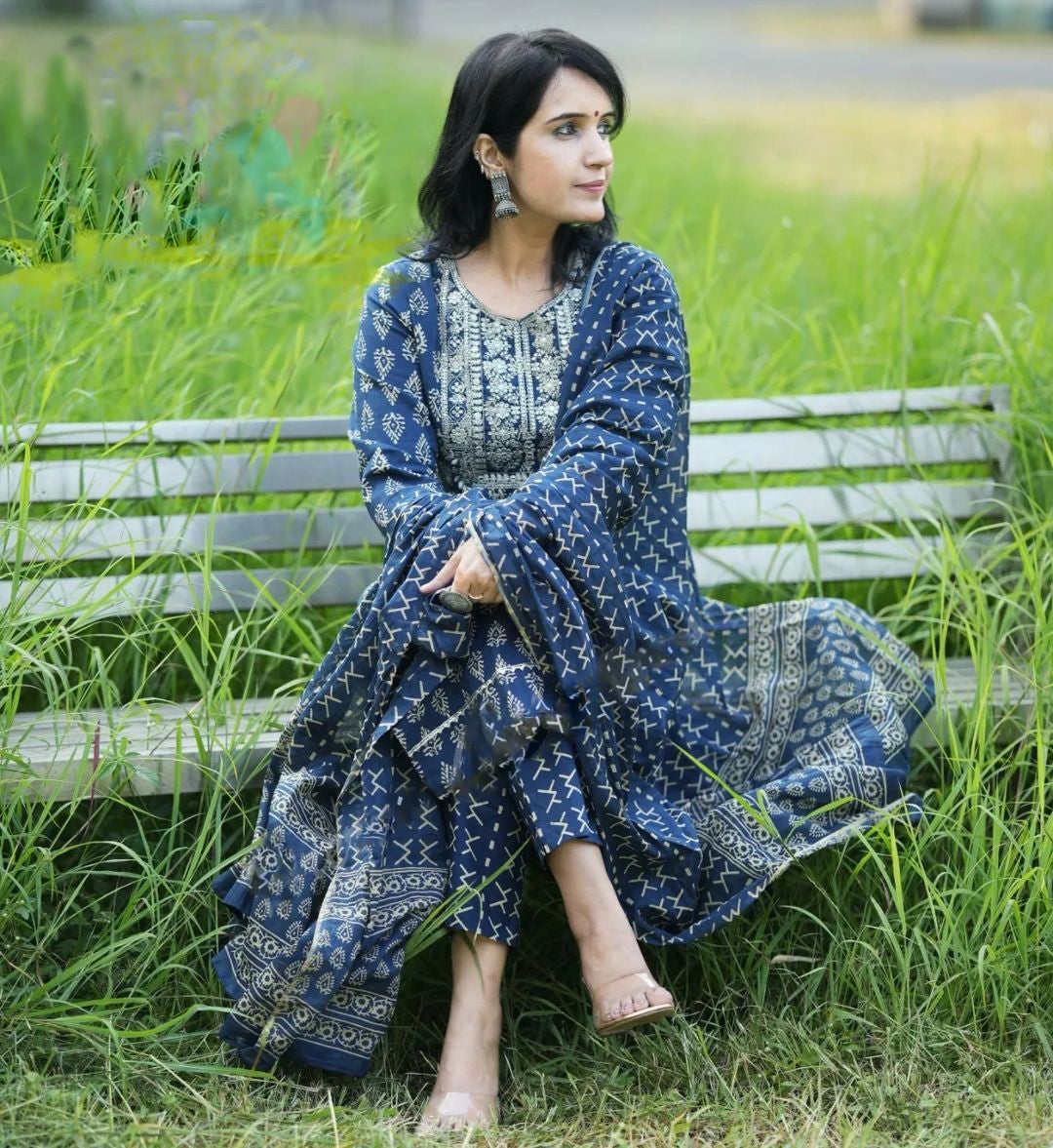 Ethnic Set Women Emboridered Kurta and Pant Set With Dupatta