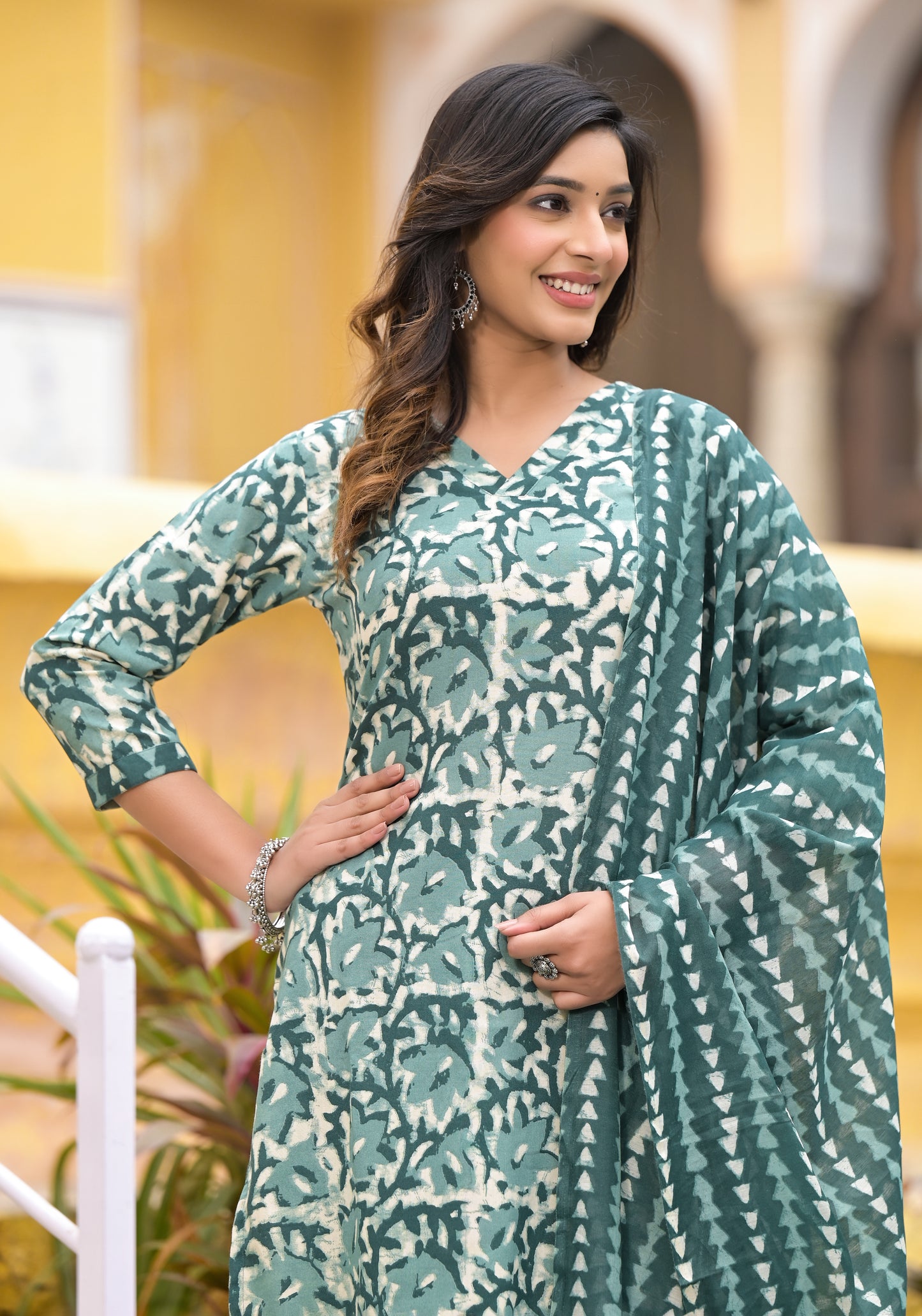 Ehnic Set Women Printed Straight Kurta and Pant set with Dupatta - Ethnic Set