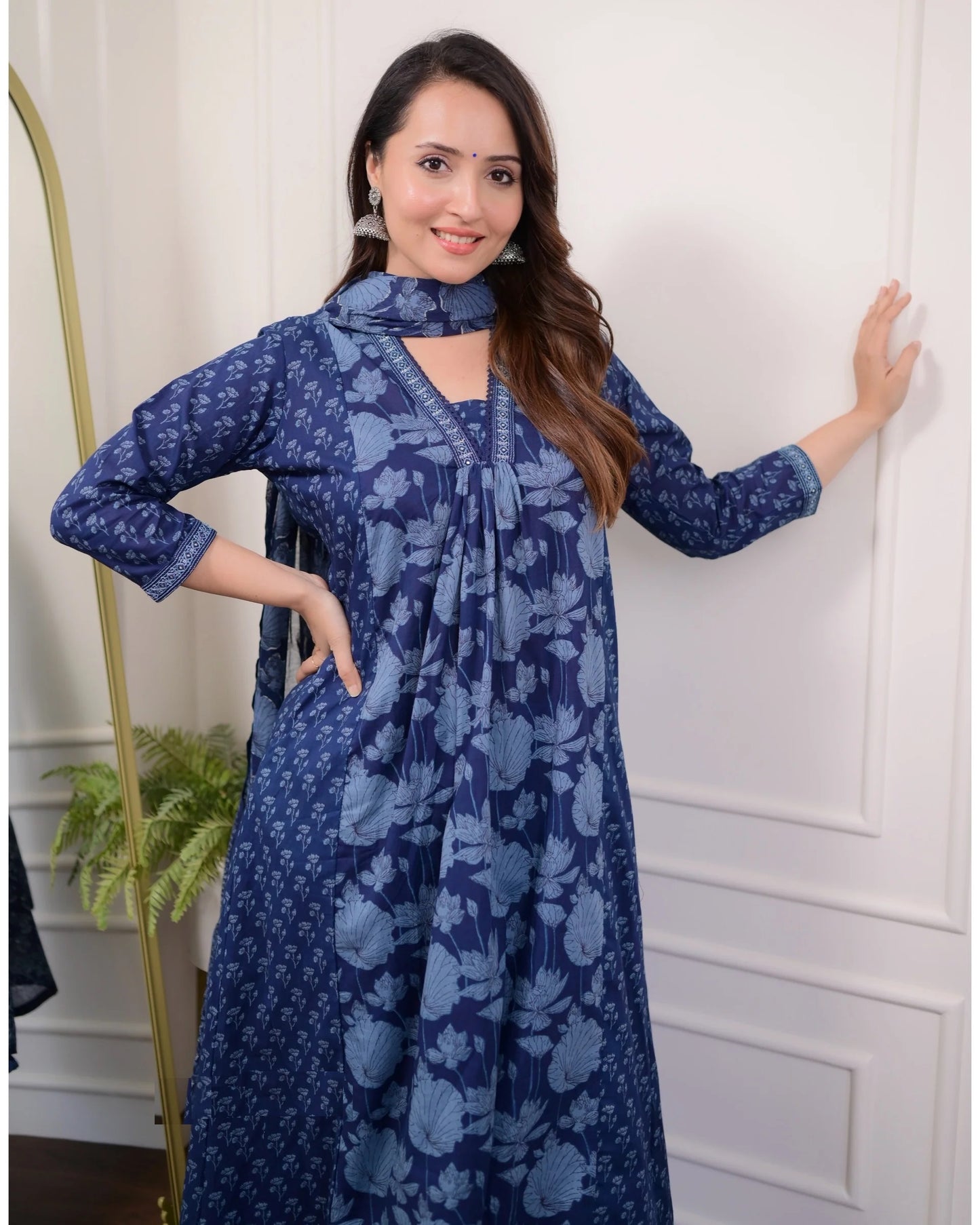Ehnic Set Women Printed Straight Kurta and Pant set with Dupatta - Ethnic Set