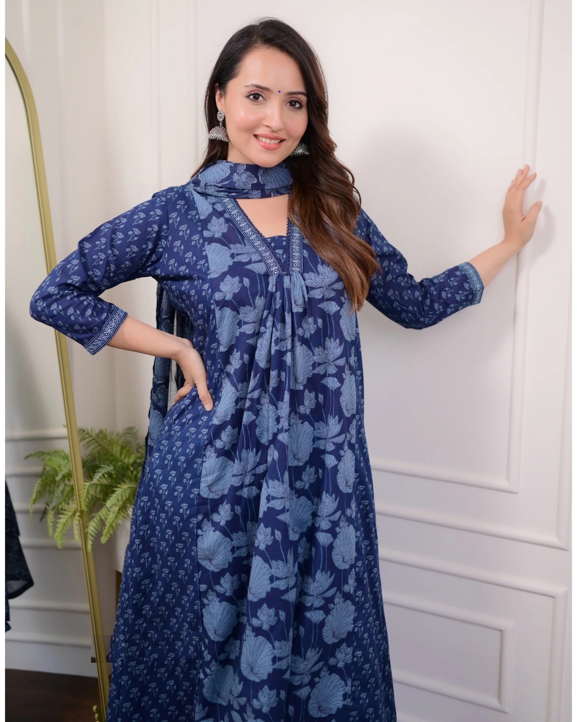 Ehnic Set Women Printed Straight Kurta and Pant set with Dupatta - Ethnic Set